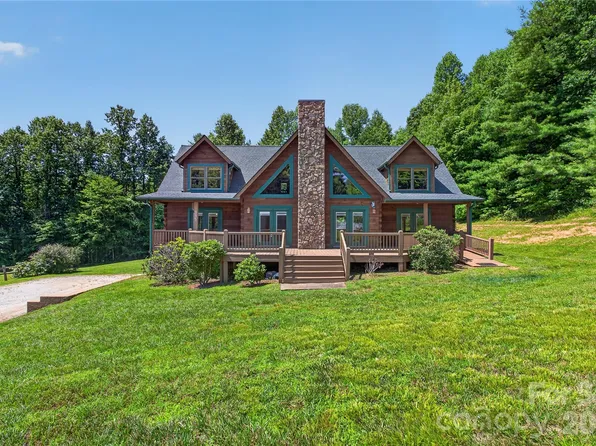 335 Whites Lake Blvd, Saluda, NC 28773