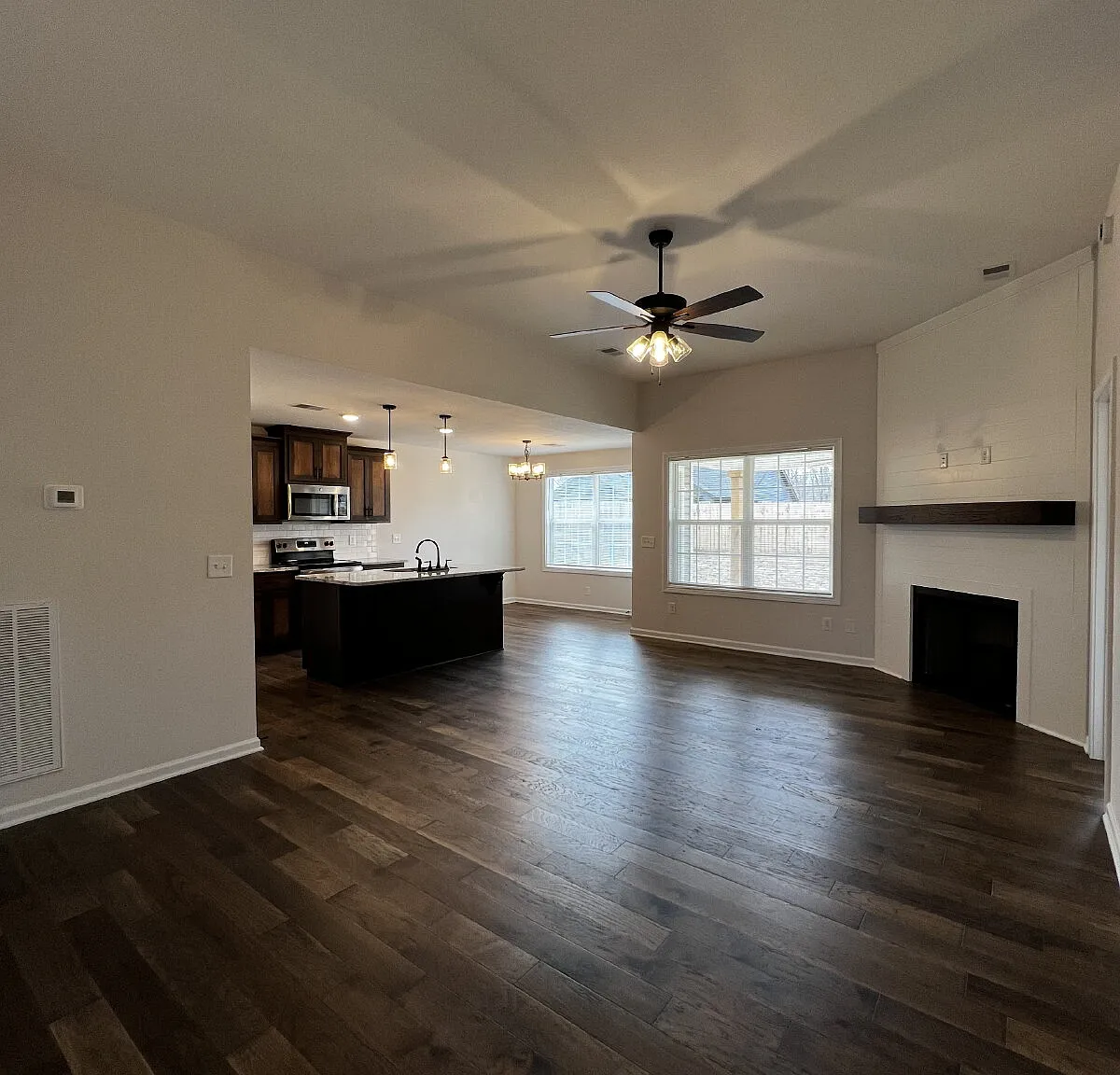 3 bed, 2.0 bath, 1264 sqft, $1,850 — Photo 4
