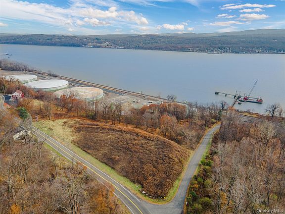 5th image of Oak St & River Rd Road