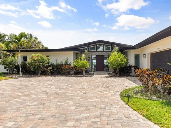 4598 Clearwater Harbor Dr S, Largo, FL 33770