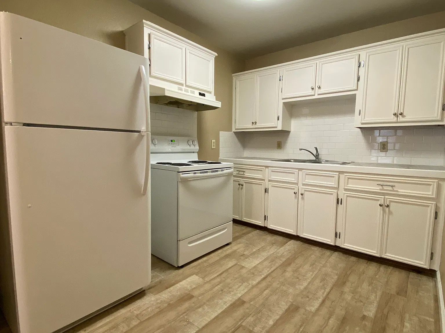 2 bed, 850 sqft, $700 — Photo 4
