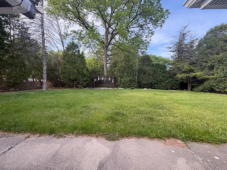 2110 W Woodbury Ln — Photo 13