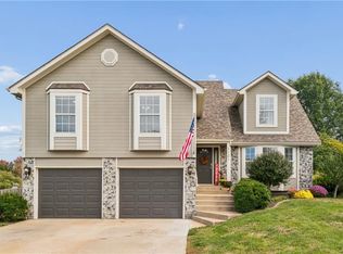 1101 SE Windstar Dr, Lees Summit, MO 64081