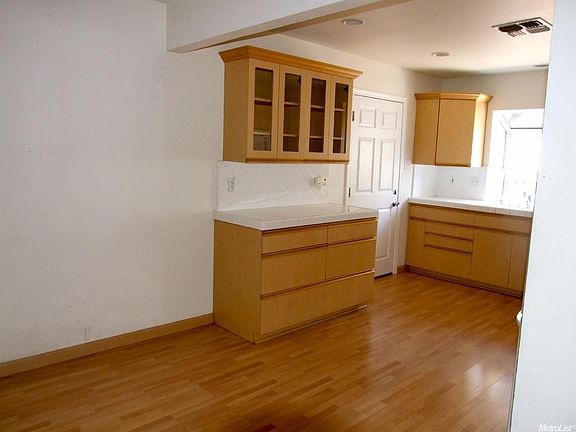4th image of 4942 Buena Vista Ave
