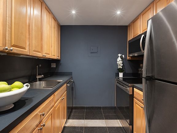 3rd image of 50-56 Broadlawn Park APT 318