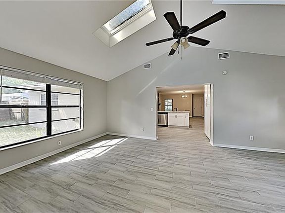 4th image of 22402 Kingsley Ln