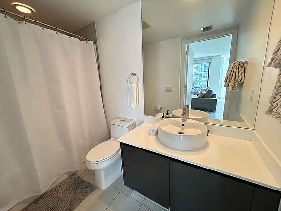 4th image of 31 SE 6th St APT 1703