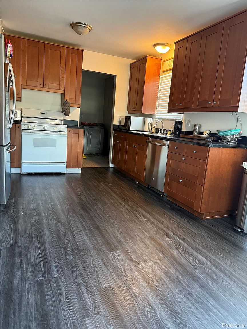 1704 E Meyers Ave, photo 6