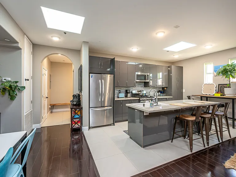 4741 Point Loma Ave #201 — Photo 20