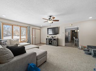 800 Montana Ave, Hurley, SD 57036