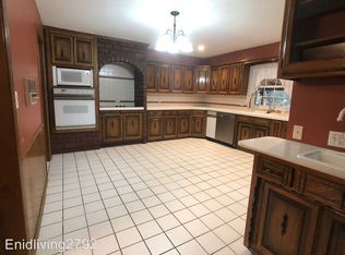 2524 Edgewood Dr, Enid, OK 73703