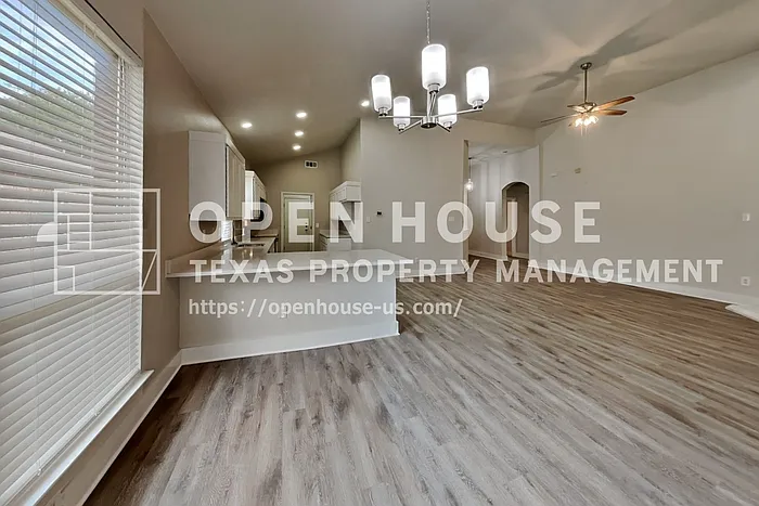 905 Hunter Ln — Photo 6