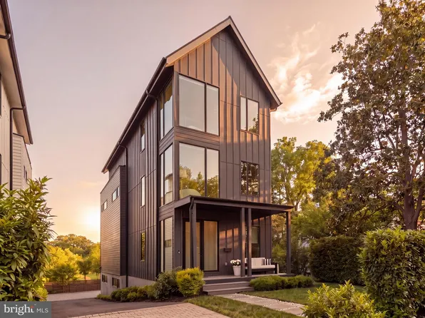 1522 Foxhall Rd NW, Washington, DC 20007