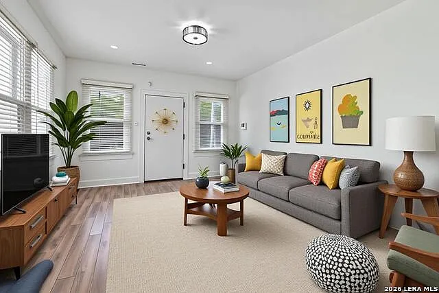 749 E Ashby Pl — Photo 4
