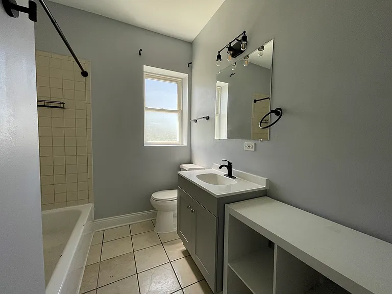 1152 N Harding Ave #3 — Photo 9