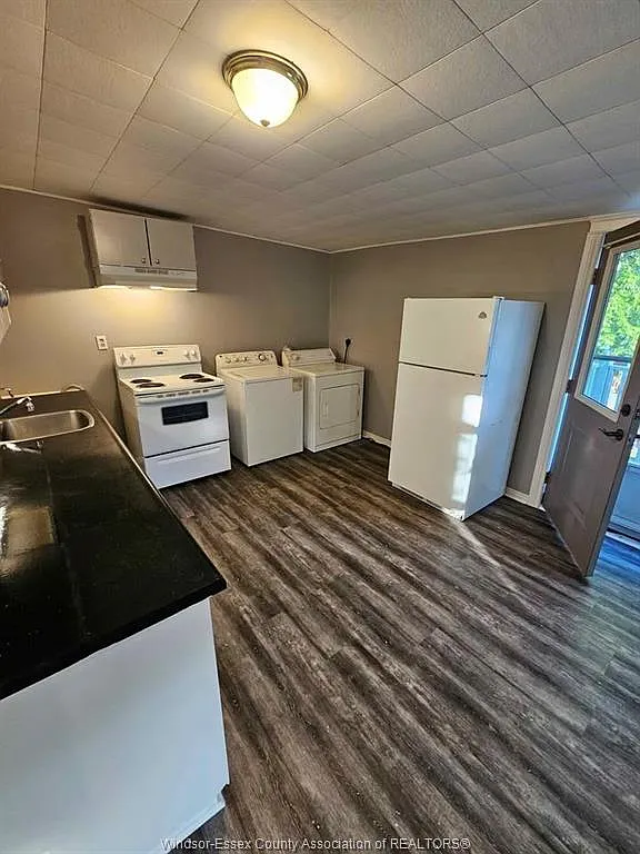 2 bed, $1,599 — Photo 2