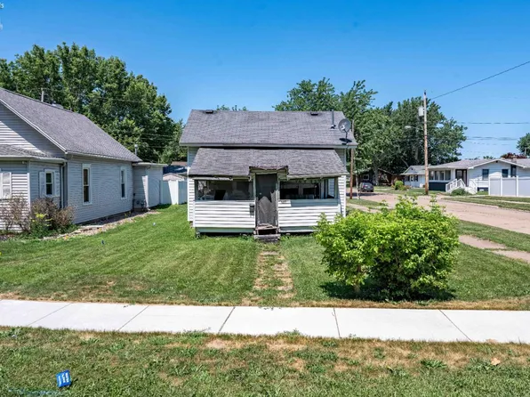 1017 E State St, Port Clinton, OH 43452