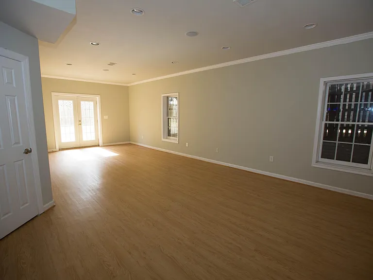2339 Sandburg St — Photo 32