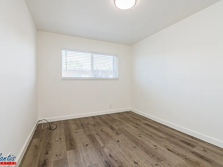 455 S Main St #6 — Photo 4