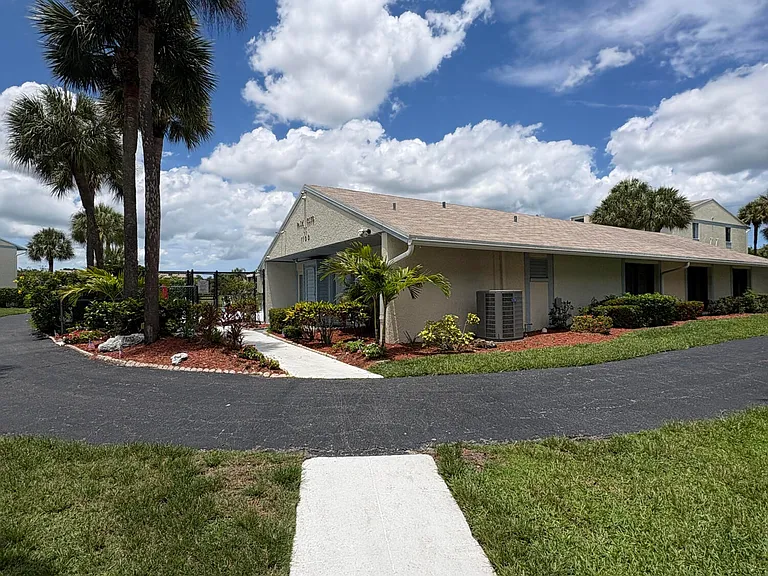1102 Green Pine Blvd #B1 — Photo 33