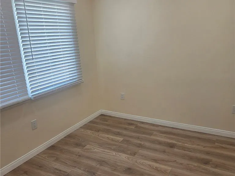 929 E Barbara Ave — Photo 11