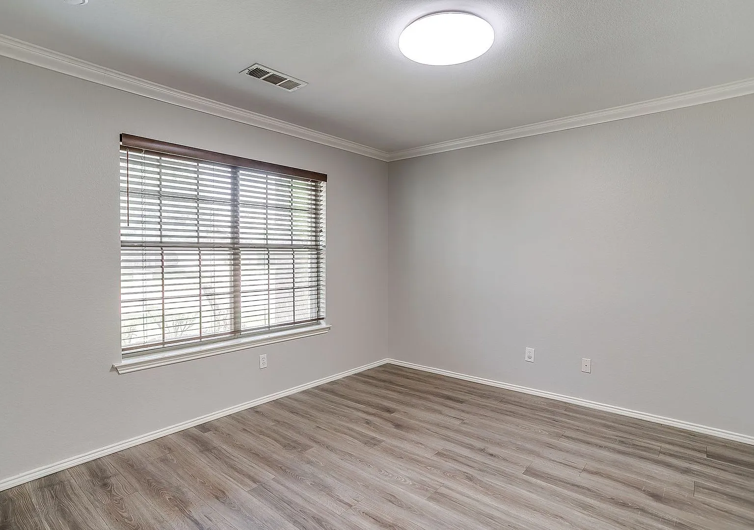 Large 3 Bed, 2 Bath Home in Grand Prairie Ready for New Tenants- Mansfield ISD- 75052 — Photo 4