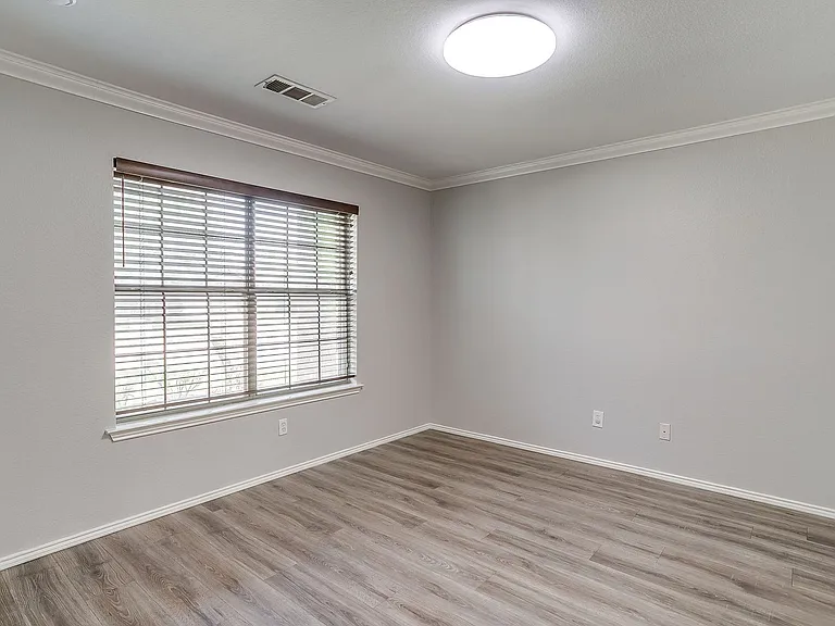 2875 Grandview Dr — Photo 4