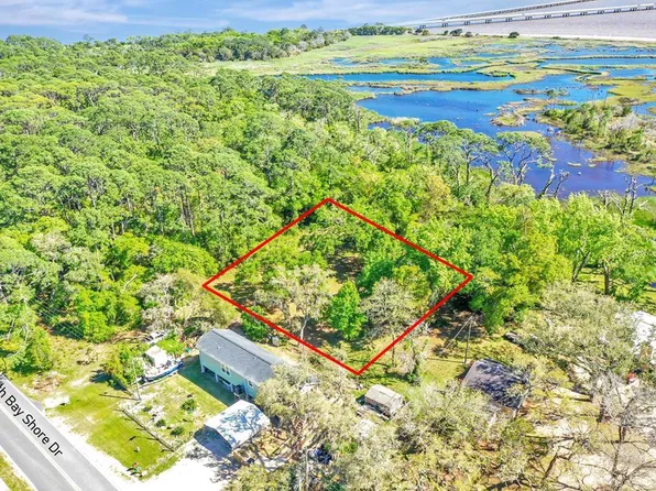 165 S Bay Shore Dr, Eastpoint, FL 32328