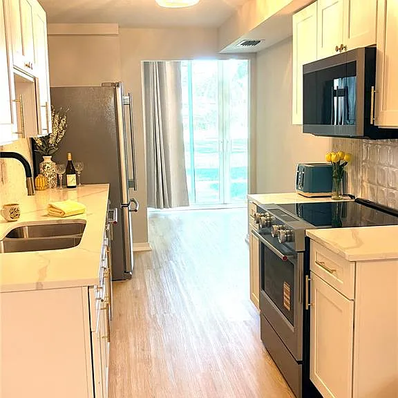 4890 Bay St NE #127 — Photo 11
