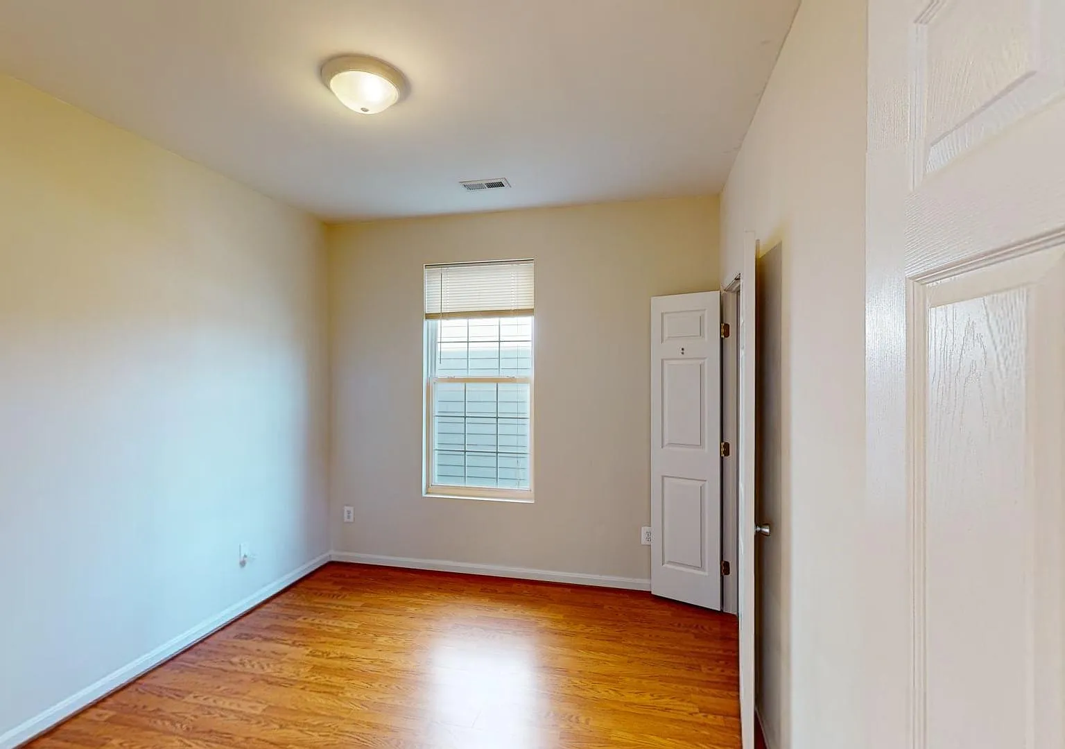 2 bed, 899 sqft, $2,298 — Photo 4