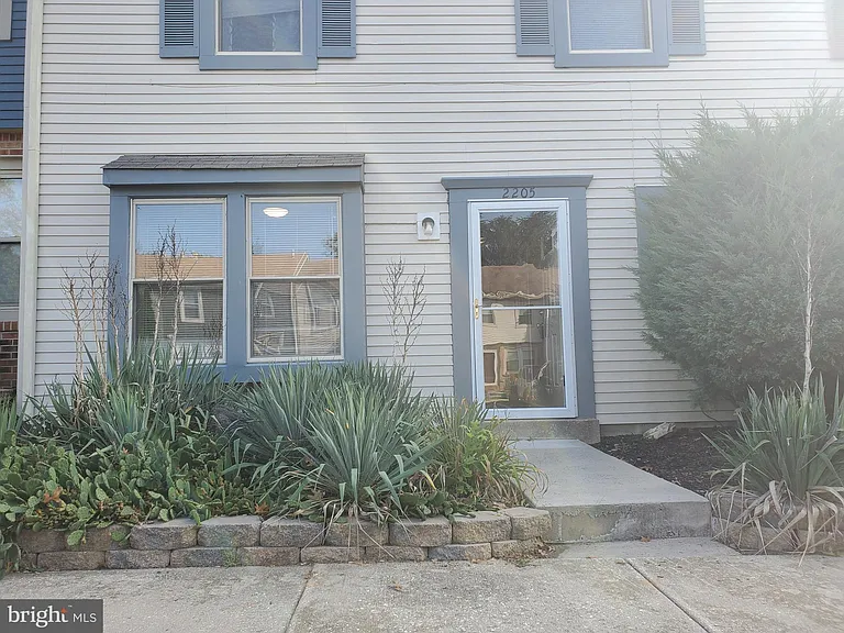 2205 Elberta Ln — Photo 8