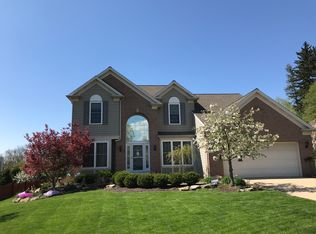 8512 Greenbrier Ct, Northfield, OH