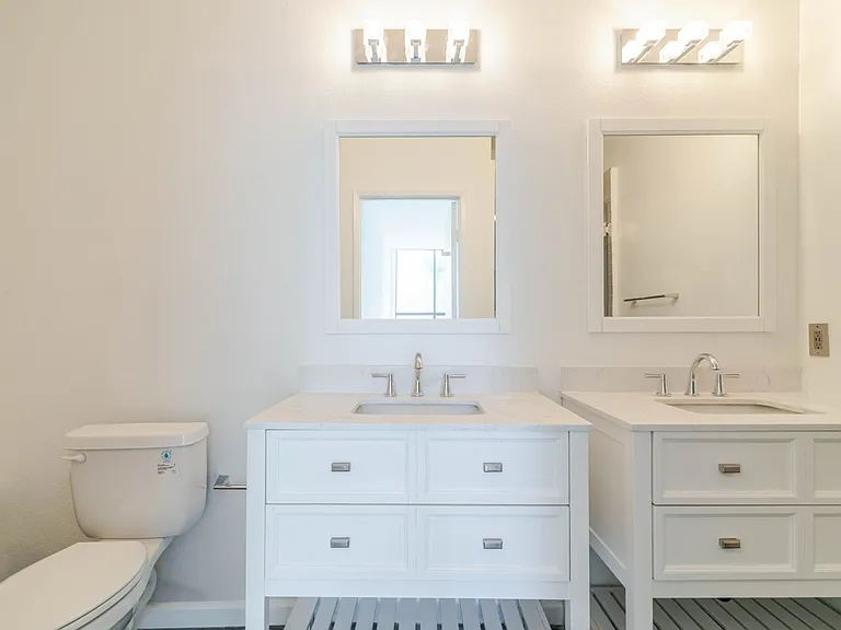 1305 N Columbus Ave #208 — Photo 29