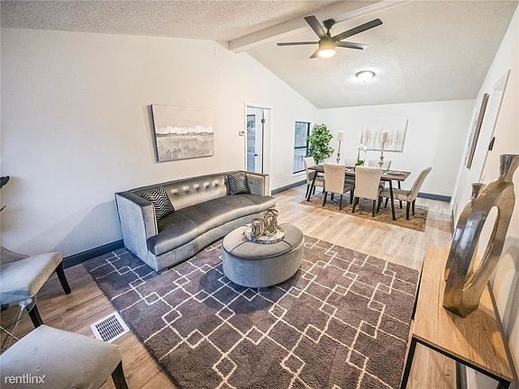 5th image of 2727 Oak Dr