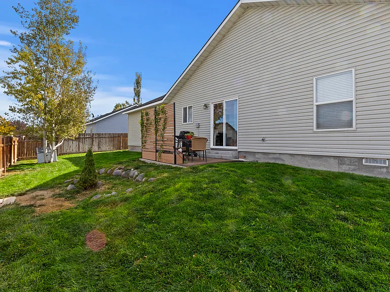 1544 Vista Dr — Photo 20