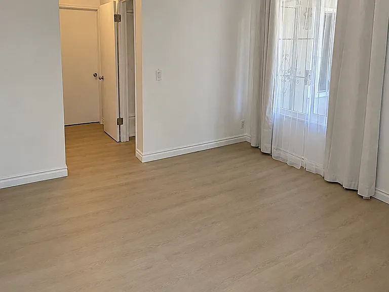 1270 Cabrillo Park Dr #B — Photo 11