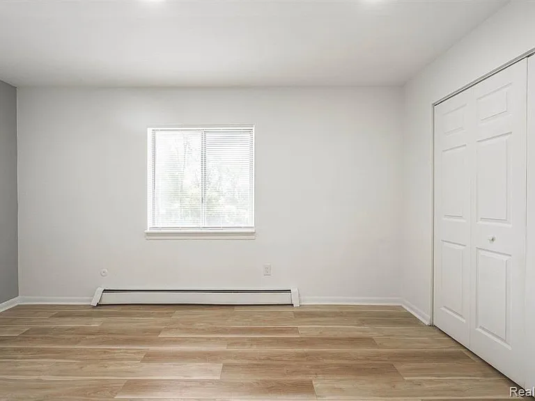 2475 S Commerce Rd #5 — Photo 33