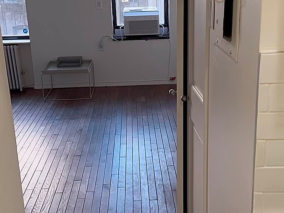 1st image of 275 E 10th St APT 6