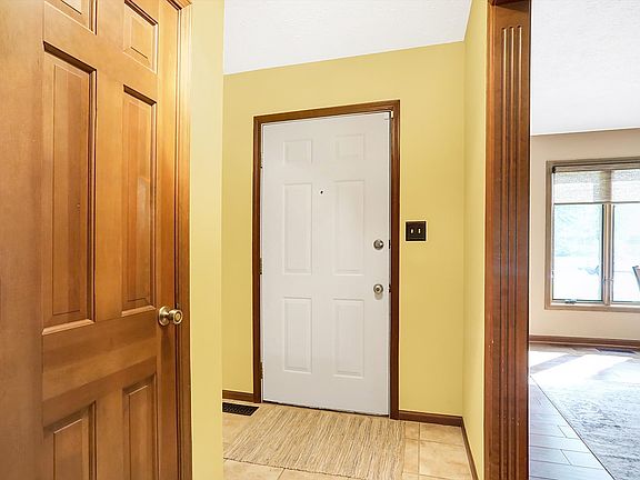 5th image of 1637 Valley Brook Dr