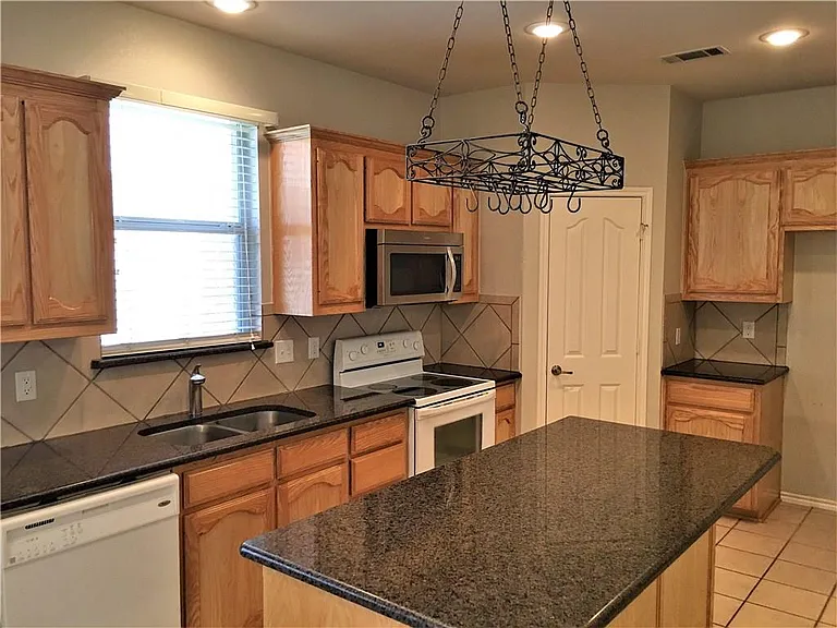 8004 Ranchvale Ln — Photo 8