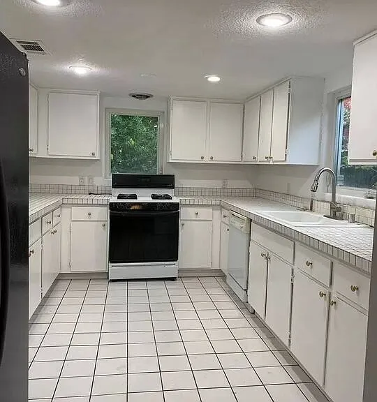 123 W San Carlos Rd — Photo 6