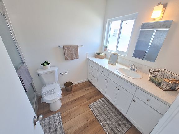4th image of 6845 Hazeltine Ave #2