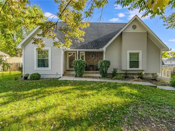 335 NW Weschester Dr, Blue Springs, MO 64014