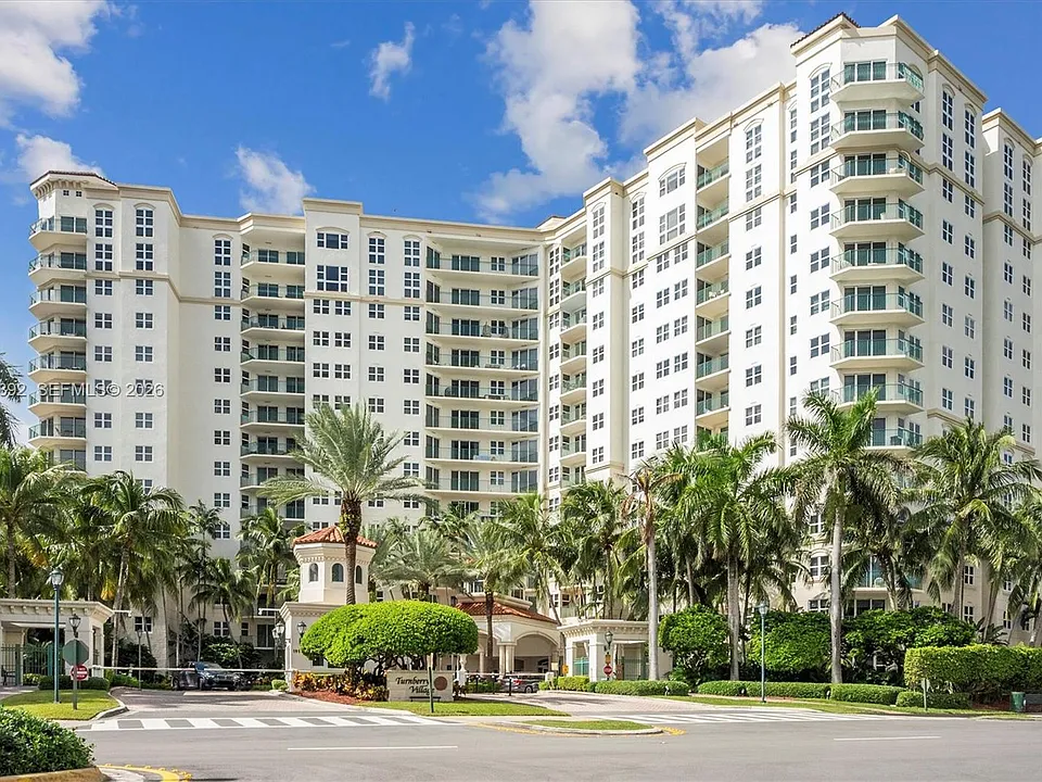 20000 Country Club Dr #302
