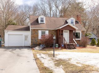 19 Willow Ln, Glenville, NY 12302