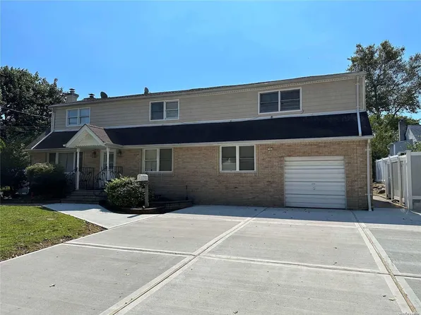 121 44th Street, Lindenhurst, NY 11757