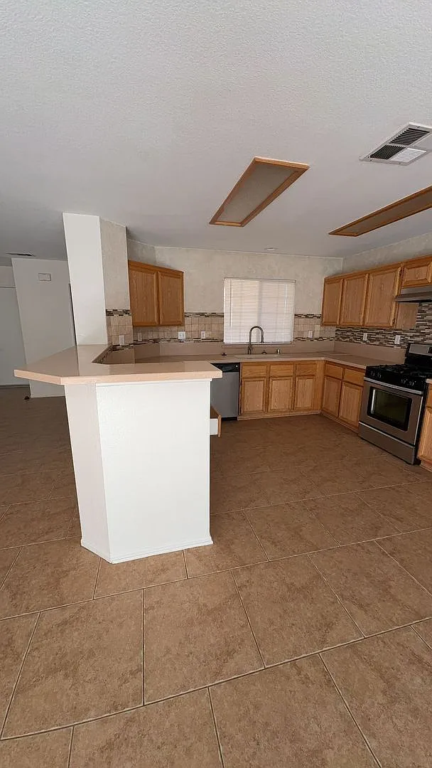 Victorville Home For Rent — Photo 3