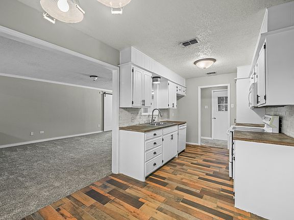5th image of 4324 57th St