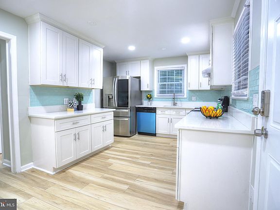 3rd image of 3914 Shelley Ln