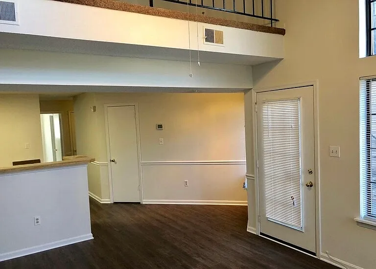Dining Area (Dining Set Included)